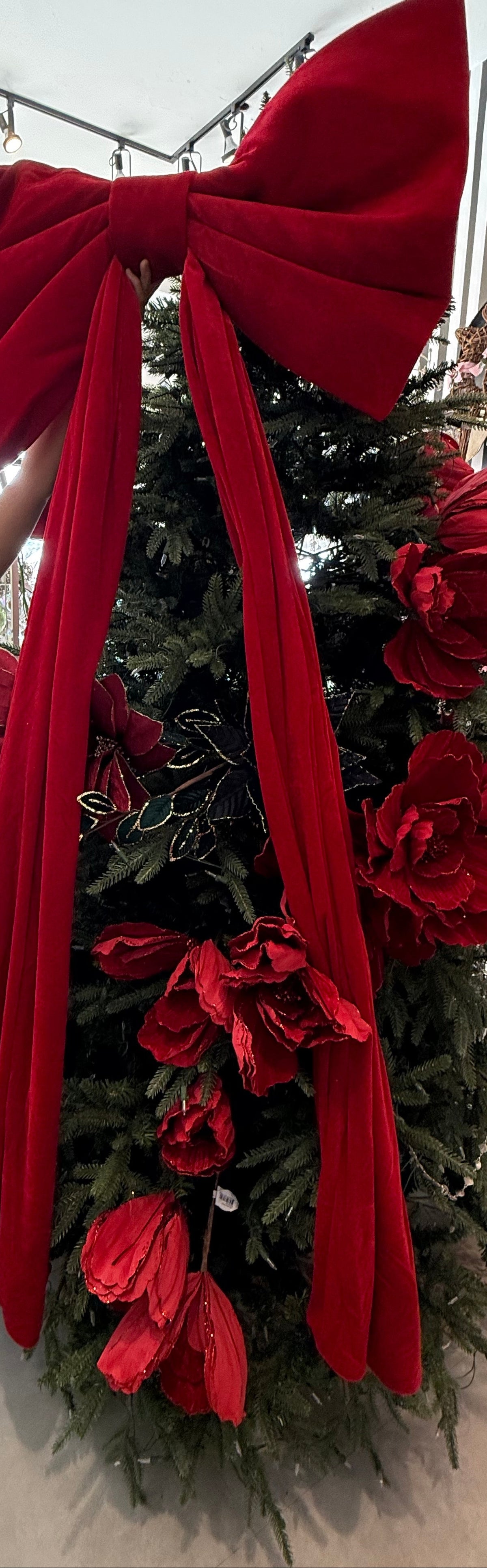 VELVET BOW, 77"X32", RED,